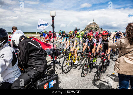Mont-Saint-Michel (Saint Michael Mount): inizio del Tour de France 2016 a stadio multiplo bicycle race (2016/07/02) Foto Stock