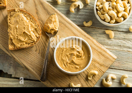 In casa anacardi Burro di arachidi pronto a mangiare Foto Stock