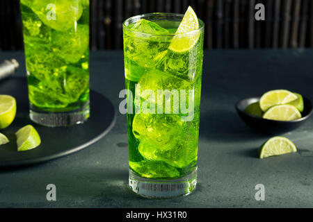 Melone verde HIghball giapponese con un calce guarnire Foto Stock