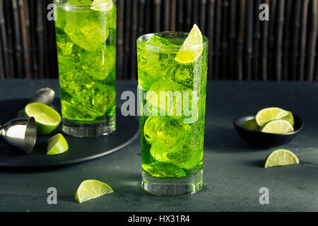 Melone verde HIghball giapponese con un calce guarnire Foto Stock