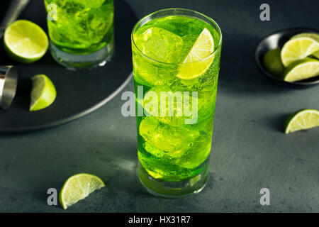 Melone verde HIghball giapponese con un calce guarnire Foto Stock