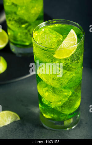 Melone verde HIghball giapponese con un calce guarnire Foto Stock