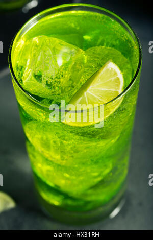 Melone verde HIghball giapponese con un calce guarnire Foto Stock