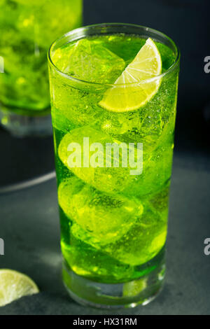 Melone verde HIghball giapponese con un calce guarnire Foto Stock