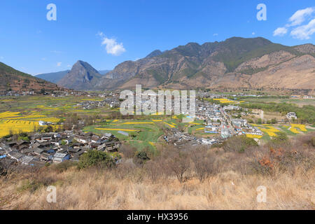 ShiGu villaggio nei pressi di Lijiang, vista aerea. ShiGu è in Yunnan, Cina, e faceva parte del sud Silk Road o ChaMa GuDao Foto Stock