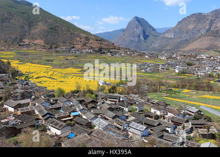 ShiGu villaggio nei pressi di Lijiang, vista aerea. ShiGu è in Yunnan, Cina, e faceva parte del sud Silk Road o ChaMa GuDao Foto Stock