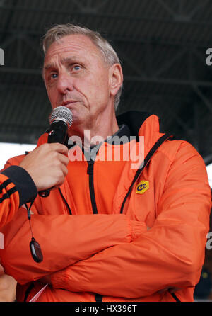 FILE - 23/09/2015 - Il 24 marzo 2016 Johan Cruyff (68) morì pacificamente in Barcellona, circondato dalla sua famiglia dopo una dura battaglia con il cancro.C Foto Stock