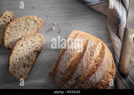 Fette di pane artigianale di pane - dal di sopra Foto Stock