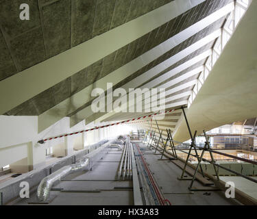 Vista interna atrio principale in costruzione. Design Museum in costruzione, Londra, Regno Unito. Architetto: John Pawson Architects, 2016. Foto Stock