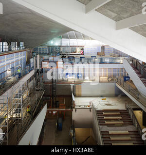 Vista interna dell'atrio principale in costruzione. Design Museum in costruzione, Londra, Regno Unito. Architetto: John Pawson Architects, 2016. Foto Stock