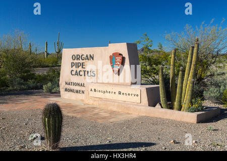 Ingresso segnale all'organo a canne Cactus monumento nazionale, Arizona, Stati Uniti. Foto Stock