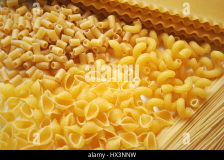 Torna la massa di diversi tipi di pasta Foto Stock