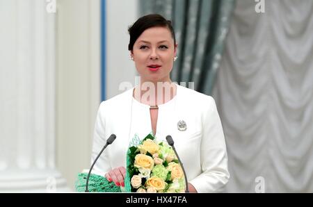 Mosca, Russia. Il 24 marzo 2017. Artista e critico d'arte Vera Lagutenkova durante la cerimonia di consegna del premio per il 2016 Premio presidenziale per i giovani professionisti della cultura al Cremlino Marzo 24, 2017 a Mosca, in Russia. Credito: Planetpix/Alamy Live News Foto Stock