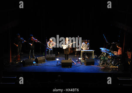 Oxford, Regno Unito. Il 24 marzo 2017. Emily Portman gioca con la banda Coracle presso la parete nord, Summertown, Oxford. Regno Unito. Credito: Denis Kennedy/Alamy Live News Foto Stock
