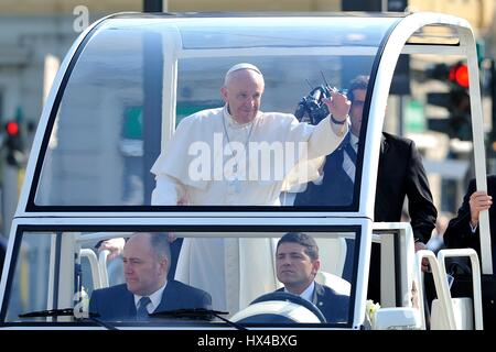 Papa Fancesco Bergoglio in Italia, a Milano, il 25 marzo 2017 Foto Stock