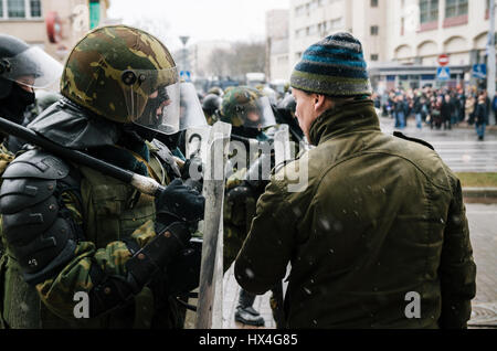 Minsk, Bielorussia. 25 Mar, 2017. Giornata libera a Minsk, in Bielorussia. Il popolo bielorusso partecipare alla protesta contro il decreto 3 " sulla prevenzione di parassitismo sociale" del presidente Lukashenko e le autorità attuali. Credito: Andrei Bortnikau/Alamy Live News Foto Stock