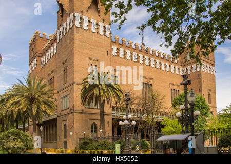 Il Castello dei tre dragoni nel Parc de la Ciutadella, è stata costruita con mattoni e lamiera di ferro, e è un castello a forma di edificio coronato di battaglia Foto Stock