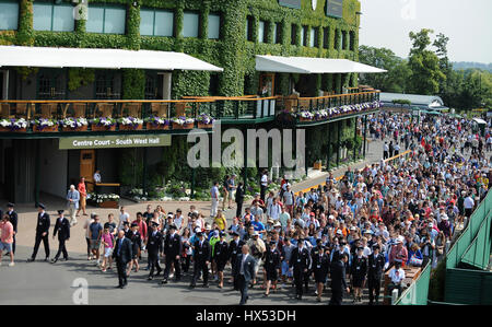 La folla ha portato in motivi Wimbledon Lawn Tennis Club Wimbledon Lawn Tennis Club All England Tennis Club Wimbledon Londra ENG Foto Stock