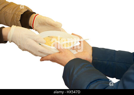 Consegna una ciotola di cibo di mano in mano Foto Stock