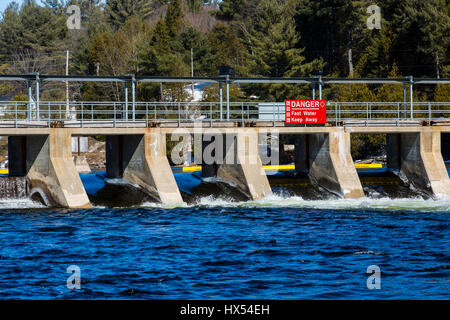 Controllo di inondazione dam Baysville Ontario Canada Foto Stock