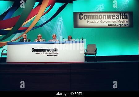 NELSON MANDELA tiene conferenza stampa. CHOGM 97 EDINBURGH 19 Dicembre 1997 Foto Stock