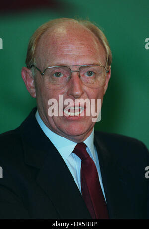 NEIL KINNOCK MP ex leader del partito laburista 22 Dicembre 1994 Foto Stock