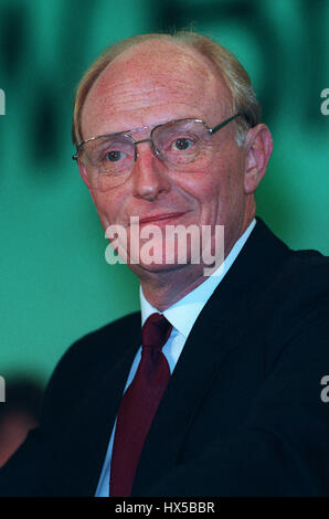 NEIL KINNOCK MP ex leader del partito laburista 22 Dicembre 1994 Foto Stock