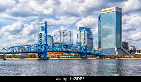 Main Street Bridge in Downtown Jacksonville, Florida sulla St Johns River. Foto Stock