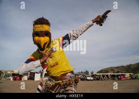 I farisei di Yaqui colonia trubu Macellazione e le batterie si è tenuto oggi il Giovedì Santo.farisei del colosso Alto celebrare la risurrezione di Gesù Foto Stock