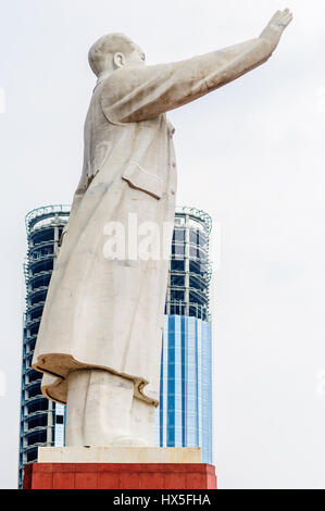 Vista su Mao Zedong statua di Chengdu - Cina Foto Stock