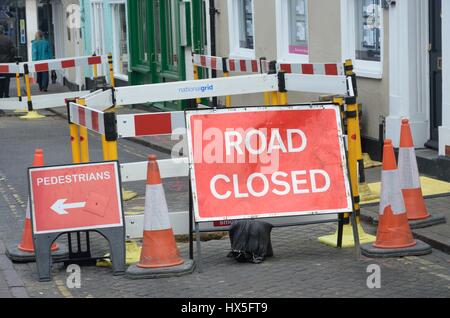 COLCHESTER ESSEX INGHILTERRA 8 Marzo 2015: Strada chiusa segni Foto Stock