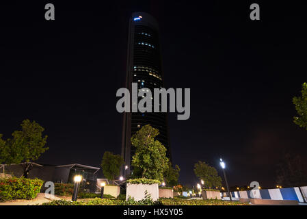 MADRID, Spagna - 18 Marzo: torre di PricewaterhouseCoopers,PwC torre di notte, Cuatro Torres Business Area, il 18 marzo 2017 a Madrid, Spagna Foto Stock