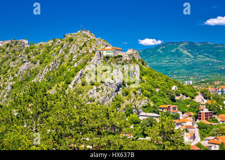 Old town Knin sulla roccia vista Zagora della Dalmazia, Croazia Foto Stock