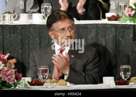 Il GENERALE PERVEZ MUSHARRAF, PRESIDENTE DEL PAKISTAN 27 giugno 2003 LOS ANGELES GLI AFFARI DEL MONDO CONSIGLIO LOS ANGELES STATI UNITI D'AMERICA Foto Stock