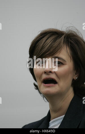 CHERIE BLAIR onorevole Tony Blair partito laburista 10 luglio 2004 MANCHESTER ARENA REGIONALE Manchester Inghilterra England Foto Stock