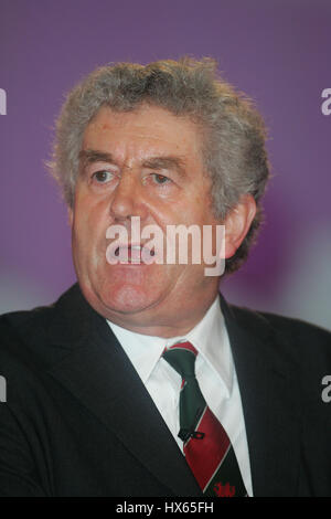 RHODRI MORGAN MP PRIMO MINISTRO PER IL GALLES il 27 settembre 2004 il Centro di Brighton Brighton Inghilterra Foto Stock