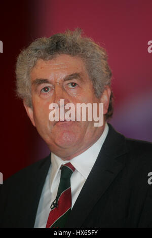 RHODRI MORGAN MP PRIMO MINISTRO PER IL GALLES il 27 settembre 2004 il Centro di Brighton Brighton Inghilterra Foto Stock