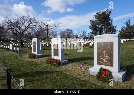 I monumenti per lo Space Shuttle disastri, il Cimitero Nazionale di Arlington, Virginia, Stati Uniti d'America Foto Stock