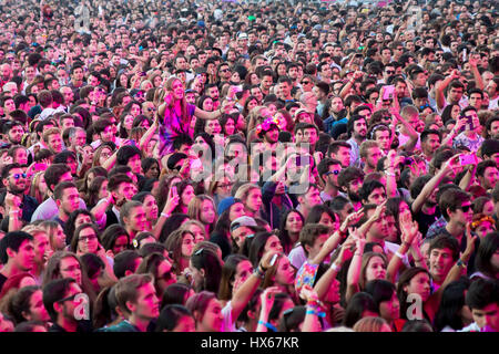 MADRID - Sep 12: la folla in un concerto a Dcode Festival il 12 settembre 2015 a Madrid, Spagna. Foto Stock