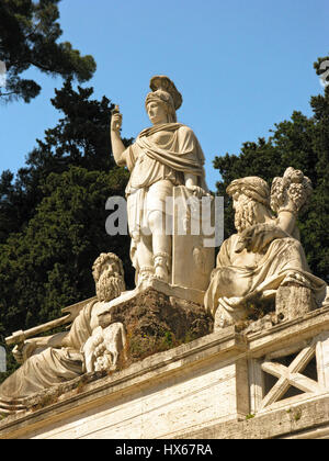 La scultura chiamato "Fontana della dea di Roma" in Piazza del Popolo a Roma Italia Foto Stock