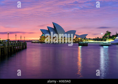 Sydney Opera House all'alba Foto Stock