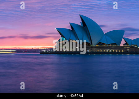 Sydney Opera House all'alba Foto Stock