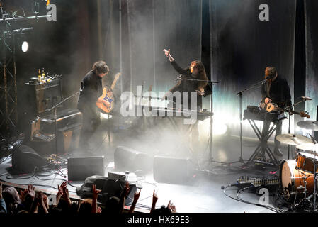 Barcellona - NOV 20: Beach House (dream pop band da Baltimora) in concerto presso lo stadio di Apolo il 20 novembre 2015 a Barcellona, Spagna. Foto Stock