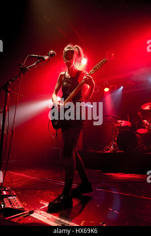 Barcellona - Feb 6: Wolf Alice (banda) in concerto presso il Razzmatazz tappa il 6 febbraio 2016 a Barcellona, Spagna. Foto Stock