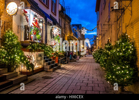 Rue du Petit-Champlain in basso a Città Vecchia (Basse-Ville) di notte Foto Stock