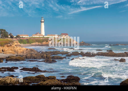 Faro sulla costa della California al tramonto. Foto Stock