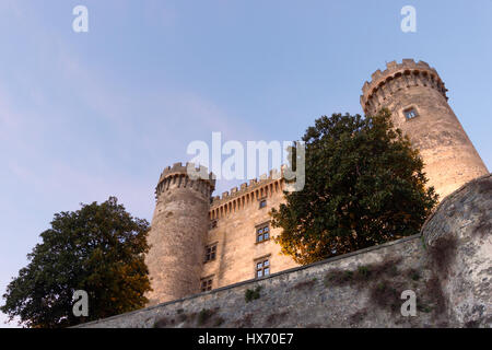 Il castello medievale di Bracciano, un bel villaggio vicino Roma; Italia Foto Stock