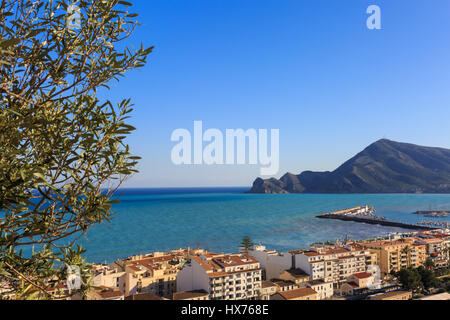 Vista su Altea verso il mare Mediterraneo, Costa Blanca, Spagna Foto Stock