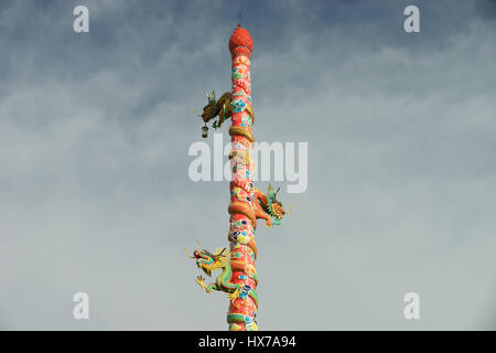 Scena di un tempio cinese con totem Foto Stock