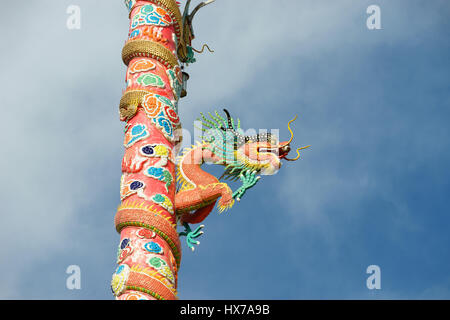 Scena di un tempio cinese con totem Foto Stock